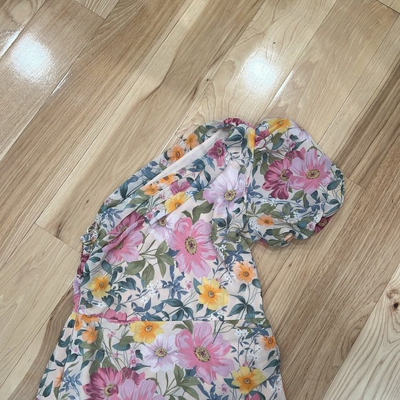 ASTR the Label floral one shouldered puff sleeve dress - like new! - Picture 2 of 3